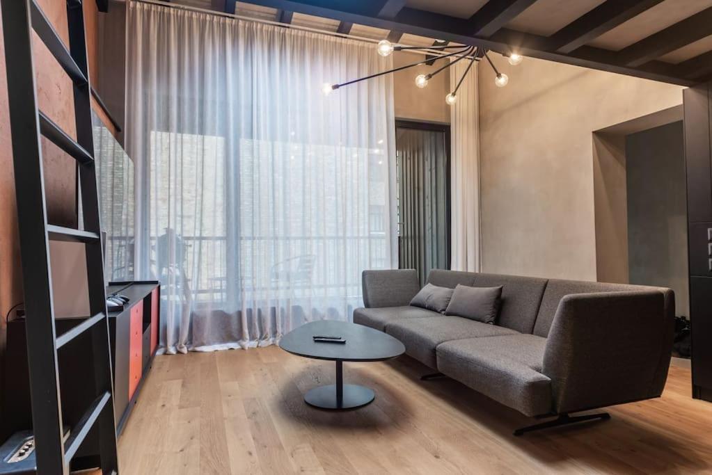 3 Storey Apartment With A Character And A Terrace 里加 外观 照片